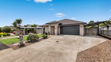 59 Intrepid Crescent, Beachlands, Auckland - Carousel 1