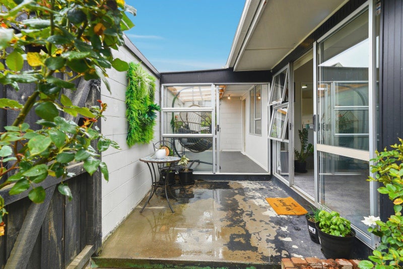 1/106 LAKE TERRACE ROAD, Burwood, Christchurch - Carousel 2