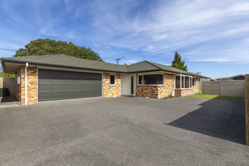 112B Govett Avenue, Frankleigh Park, New Plymouth - Carousel 1