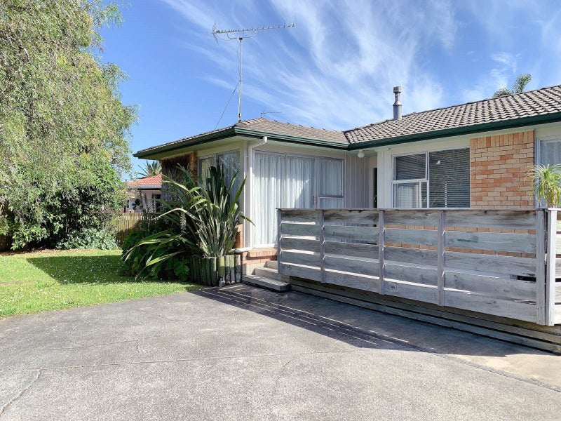 15 Robert Allan Way, Pakuranga Heights, Auckland - Carousel 2