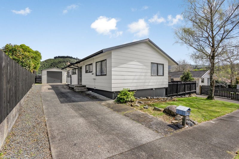 6 Garnet Grove, Birchville, Upper Hutt - Carousel 1