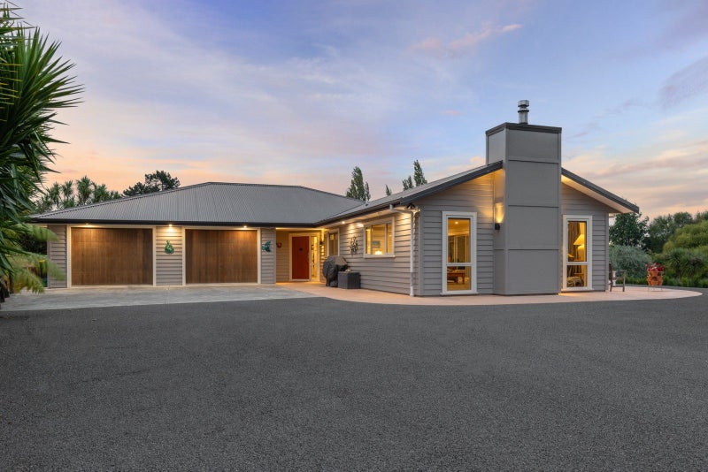 14 Twin Peaks Grove, Koputaroa, Levin - Carousel 1
