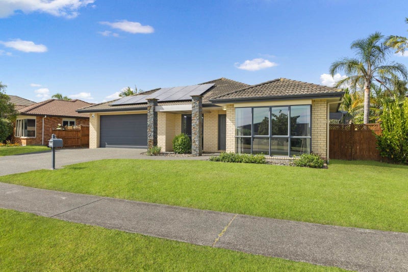 50 Aberdeen Crescent, Wattle Downs, Auckland - Carousel 1