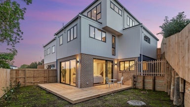 13 Kennedy Avenue, Forrest Hill, Auckland - Carousel 1