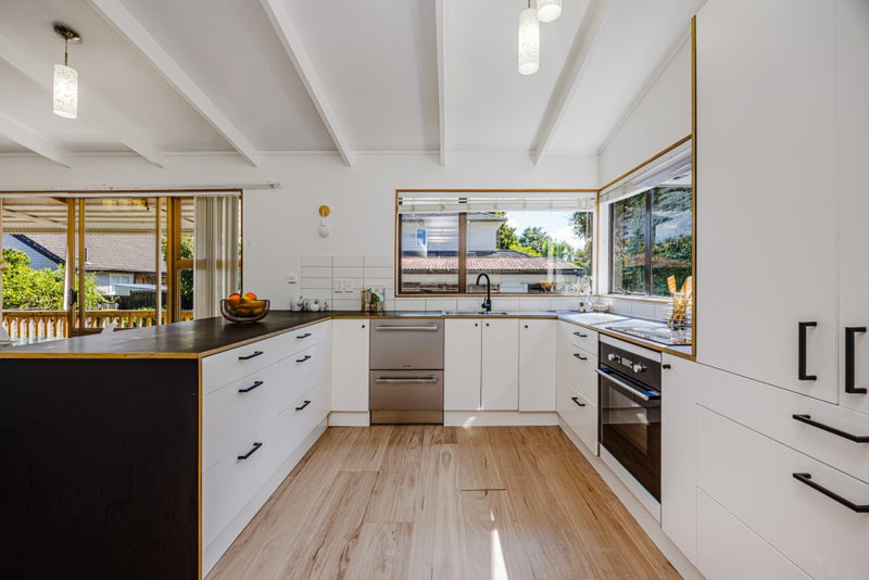 2/8 Alpha Street, Papakura, Papakura - Carousel 1