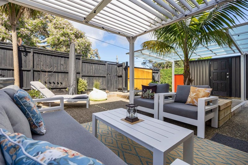 2/5 Wesley Avenue, Mount Albert, Auckland - Carousel 2