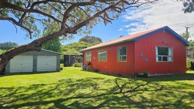 39 Muaupoko Street, Hokio Beach, Levin - Carousel 1