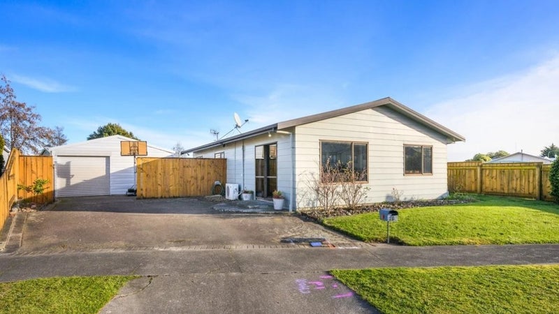 28 Dahlstrom Grove, Kelvin Grove, Palmerston North - Carousel 1