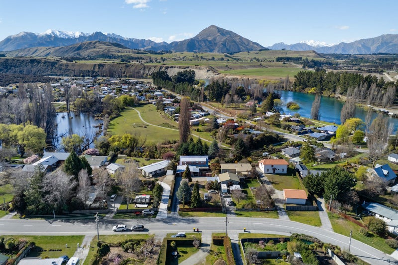 16 Lagoon Avenue, Albert Town, Wanaka - Carousel 2