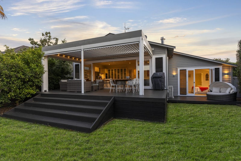 14 Wainui Avenue, Point Chevalier, Auckland - Carousel 2