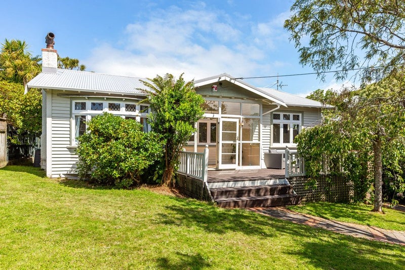 98 Campbell Street, Karori, Wellington - Carousel 1