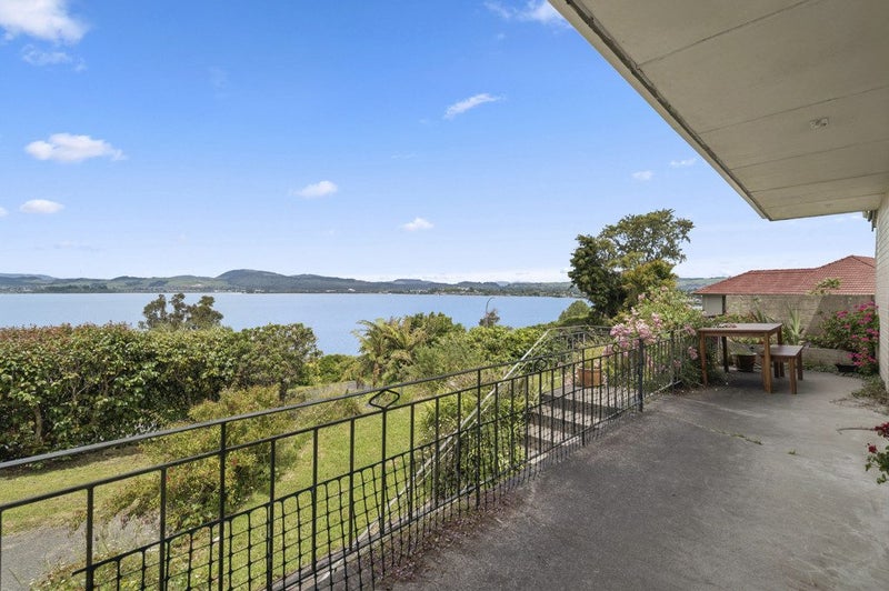 186 Kawaha Point Road, Kawaha Point, Rotorua - Carousel 1