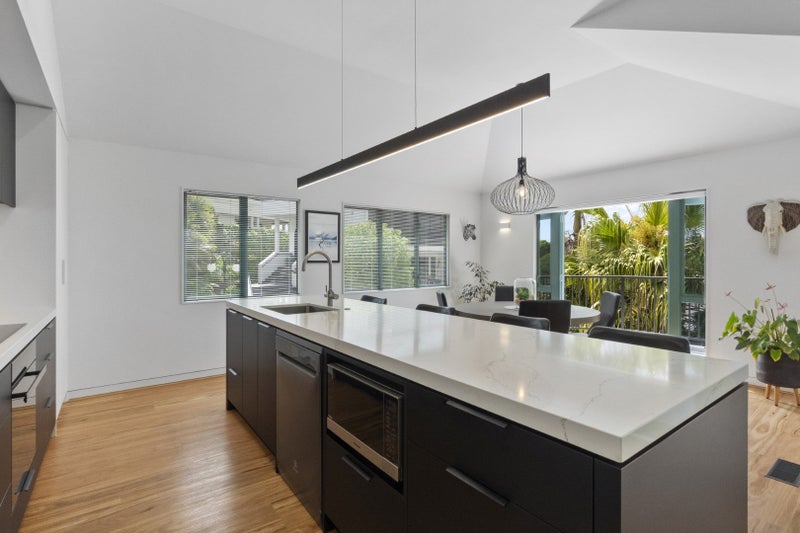 2 Minchin Crescent, St Andrews, Hamilton - Carousel 1