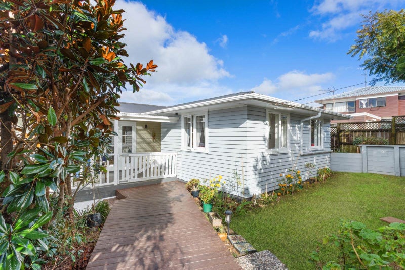 1 & 1A McIlroy Avenue, Hillsborough, Auckland City, Auckland - Carousel 1