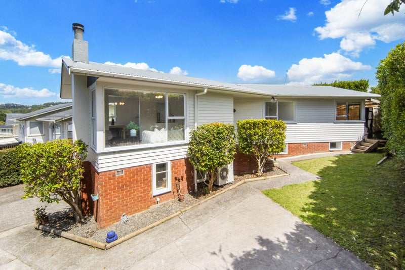 75 La Rosa Street, Green Bay, Auckland - Carousel 1