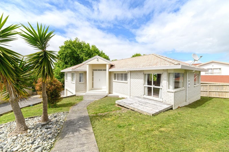 8 Paua Place, Mount Roskill, Auckland - Carousel 2