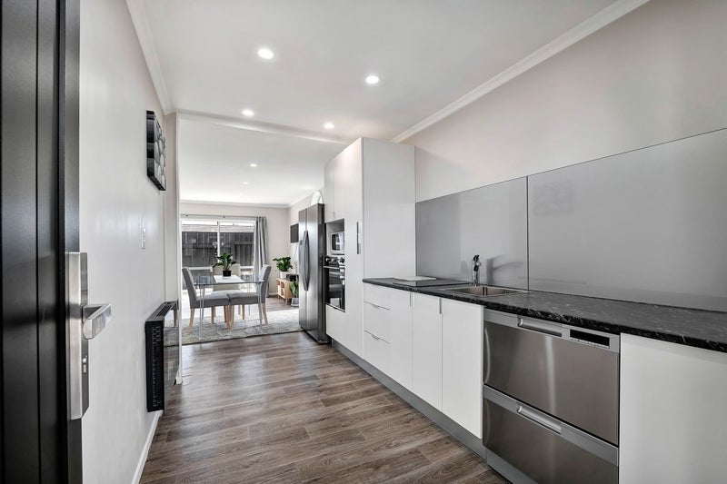 1/220 CORONATION Avenue, Welbourn, New Plymouth - Carousel 1