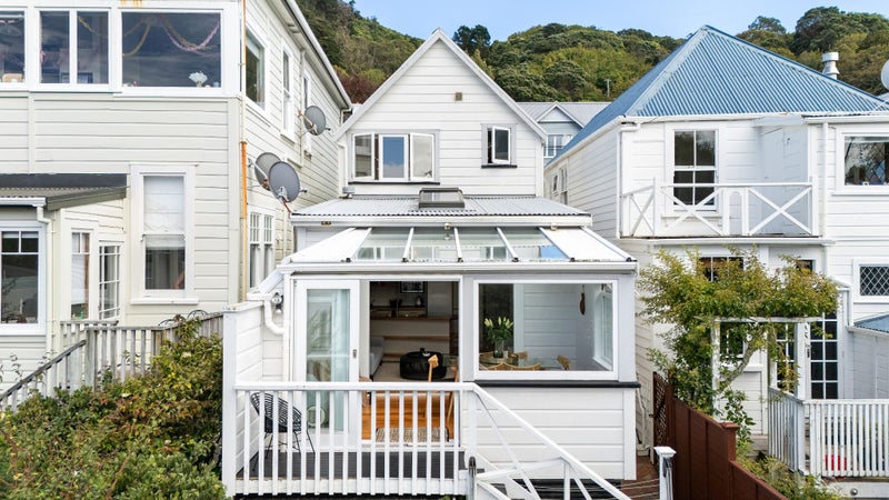 33 Grant Road, Thorndon, Wellington - Carousel 2