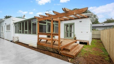 4 Huapai Street, Onehunga, Auckland - Carousel 1
