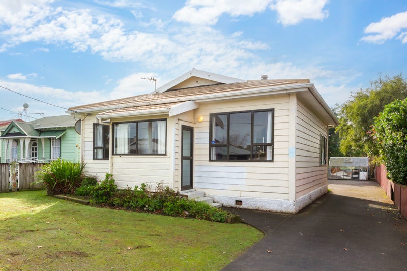 79 Randwick Crescent, Moera, Lower Hutt - Carousel 1