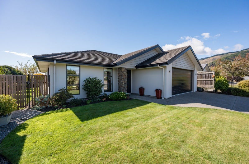 9 Langdale Drive, Richmond - Carousel 1