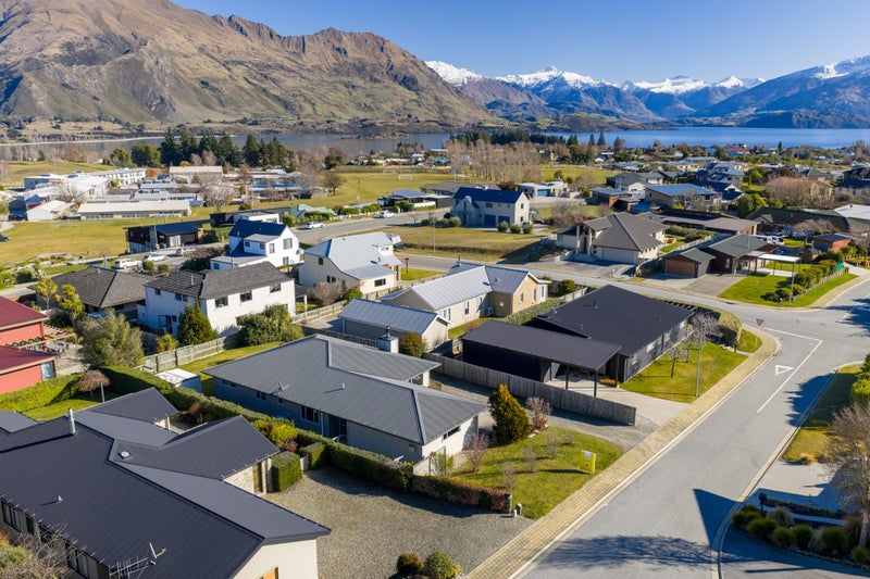 4 Pearce Place, Wanaka - Carousel 2