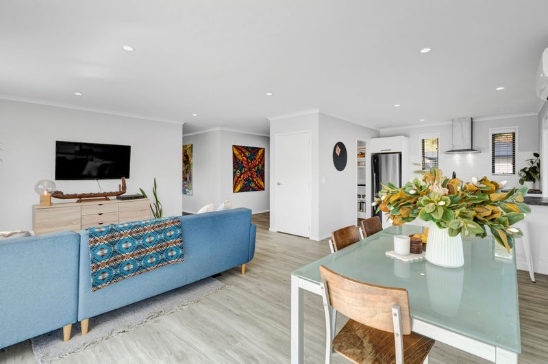 60 Magnolia Drive, Westown, New Plymouth - Carousel 2