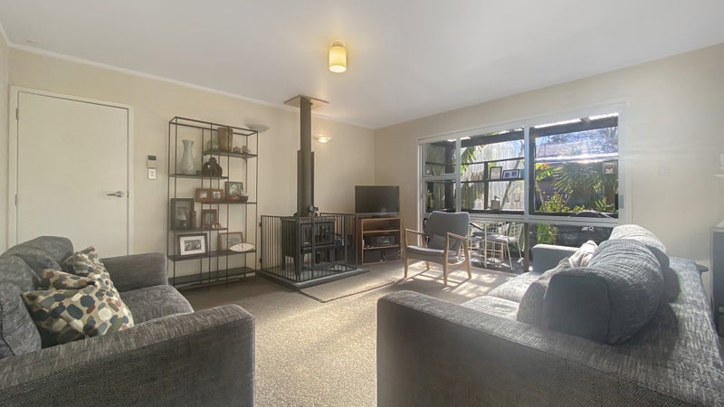 2/24 Amberley Avenue, Te Atatu South, Auckland - Carousel 2