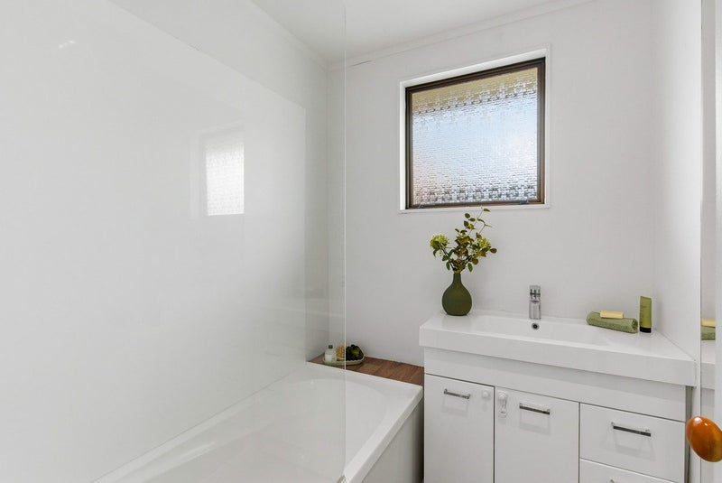 27 Oriwa Street, Waikanae, Waikanae - Carousel 37