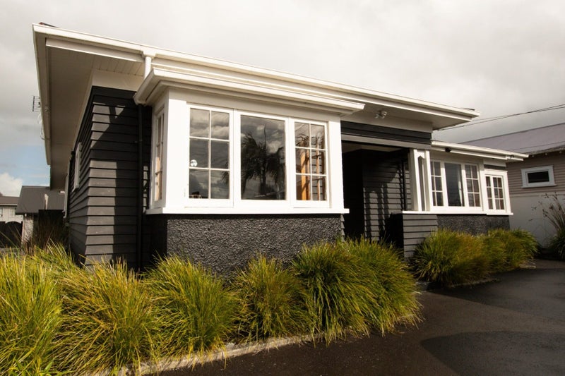 180 Cambridge Road, Hillcrest, Hamilton, Waikato - Carousel 1