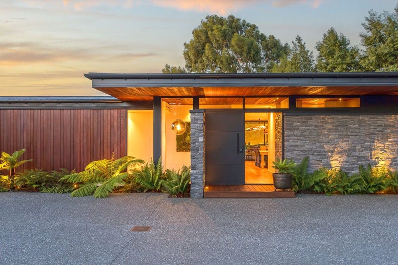 43 Kingcraft Drive, Christchurch - Carousel 1