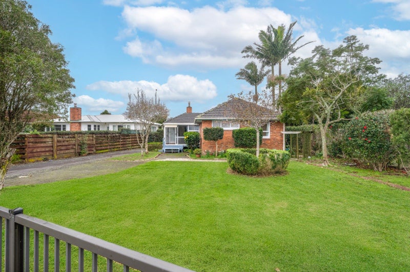 56 Botany Road, Botany Downs, Auckland - Carousel 1