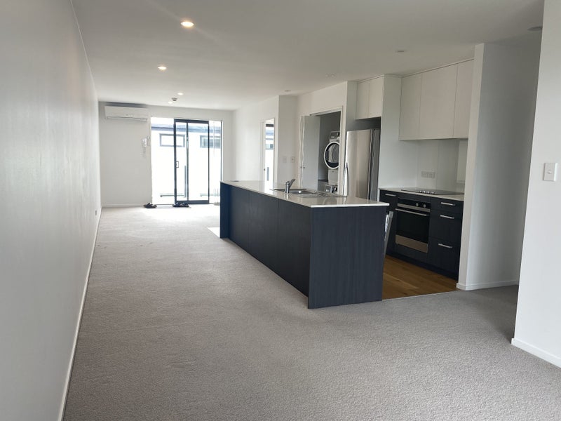 8 Thompson Park Road, Mount Wellington, Auckland - Carousel 1
