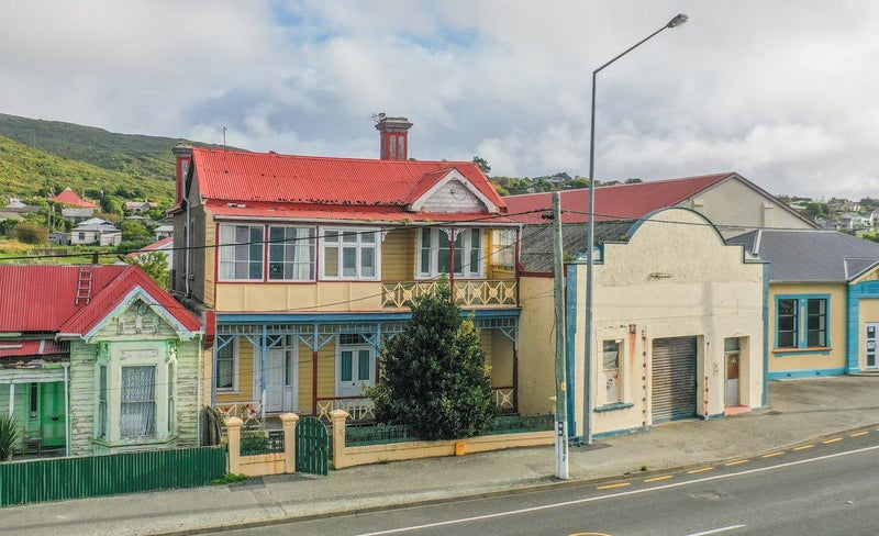 12 Gore Street, Bluff - Carousel 1