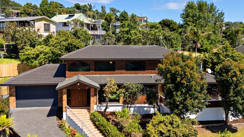 60 Bayside Drive, Browns Bay, Auckland - Carousel 1