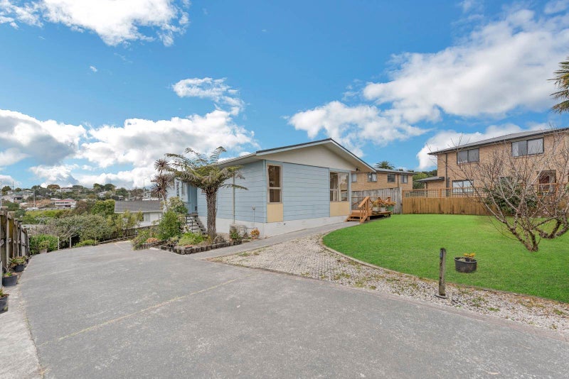 32 Cockayne Crescent, Sunnynook, Auckland - Carousel 1