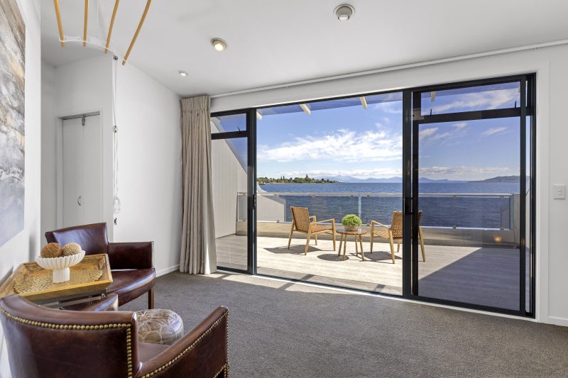 2/227 Lake Terrace, Waipahihi, Taupo - Carousel 2