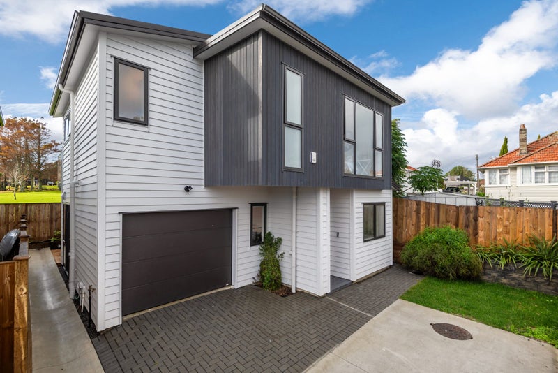 21E Montgomery Avenue, Belmont, Auckland - Carousel 1