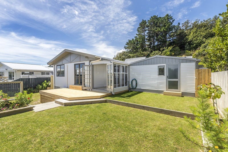 6 Bobstay Lane, Whitby, Porirua - Carousel 1