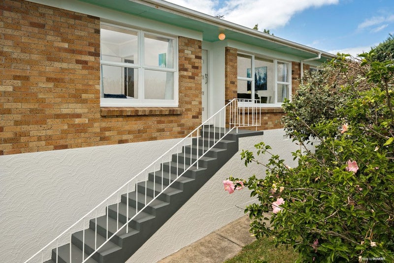 2/32 Wicklow Road, Narrow Neck, Auckland - Carousel 2