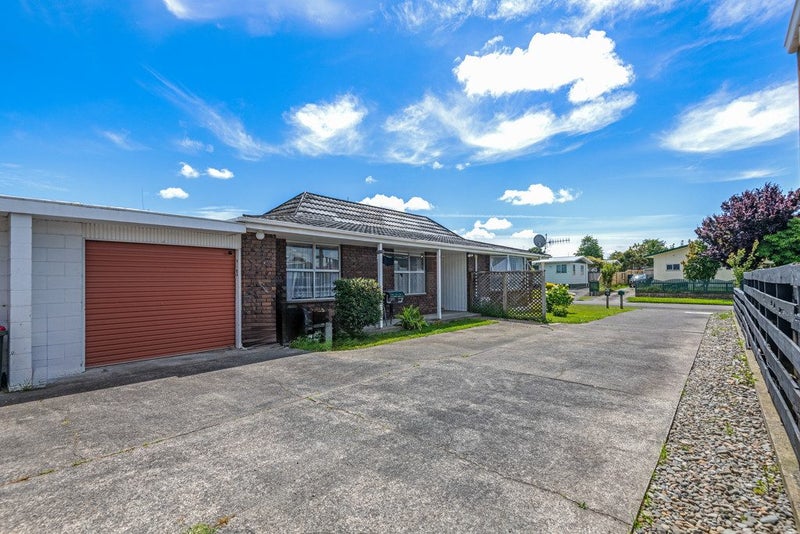 24 GERALDINE Crescent, Cloverlea, Palmerston North - Carousel 12