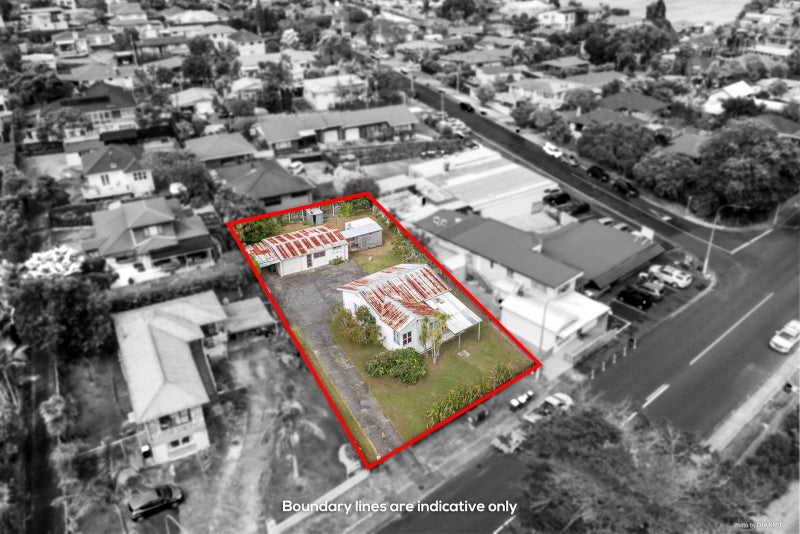 14 Godley Road, Green Bay, Auckland - Carousel 1