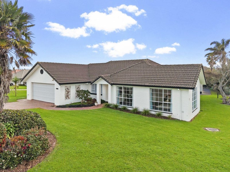 2 Palmcrest Grove, Highland Park, Auckland - Carousel 1