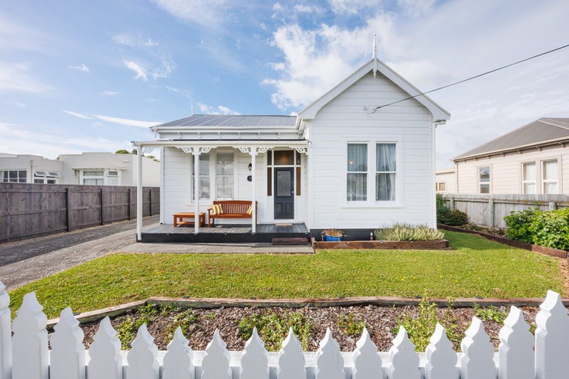 11 Montagu Street, Feilding, Feilding - Carousel 1