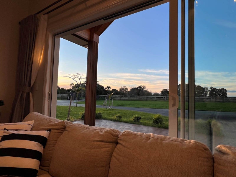 6 Livery Lane, Taupaki - Carousel 50