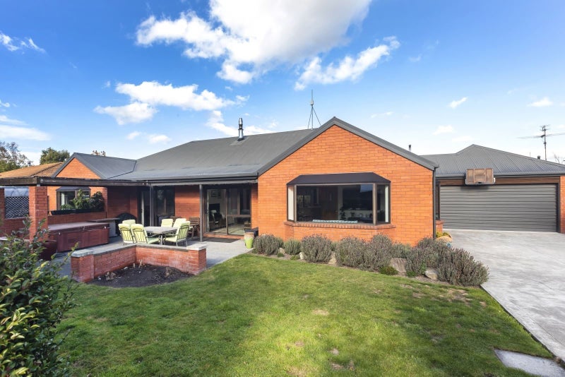 15 Stanton Place, Woodend, Woodend - Carousel 1