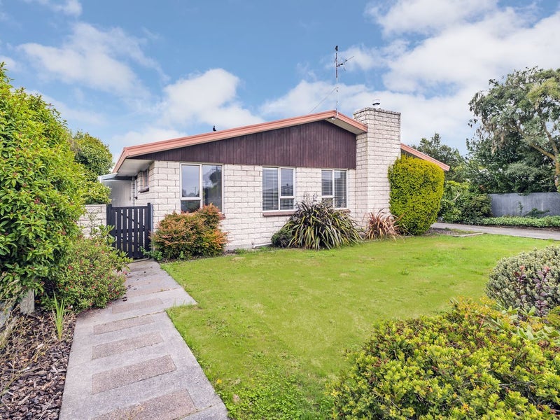 9 Greendale Road, Darfield, Darfield - Carousel 1