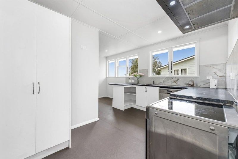 56 Kemble Close, Mangere, Auckland - Carousel 1