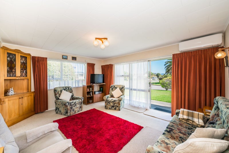 1 Graham Grove, Waikanae, Waikanae - Carousel 2