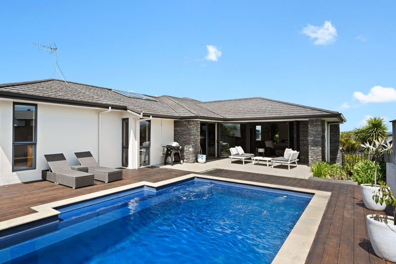 21 Raddington Way, Huntington, Hamilton - Carousel 1